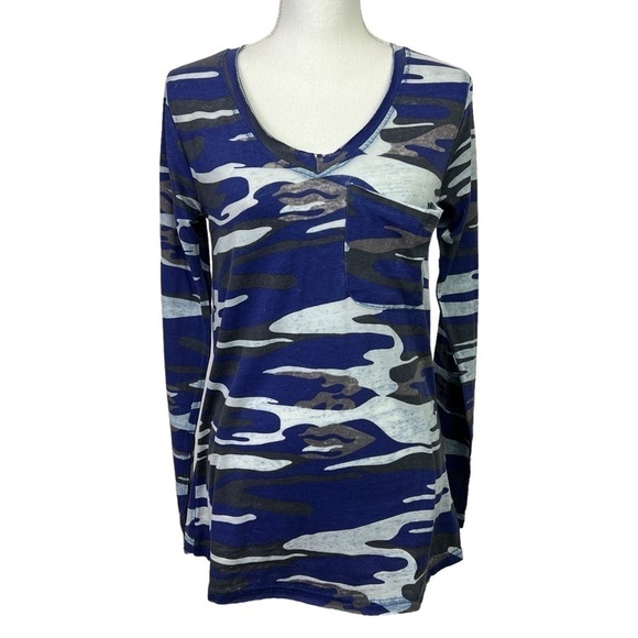 NWT EXIST Women’s Pullover Shirt Sz Small Color Camo Navy Distressed Long Sleeve - Picture 1 of 11